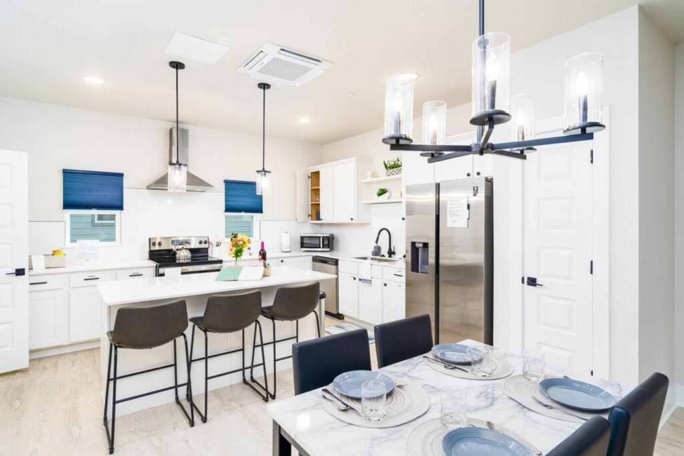 Spacious New Condo! Near Ftsam Houston*alamo*pearl Holiday home