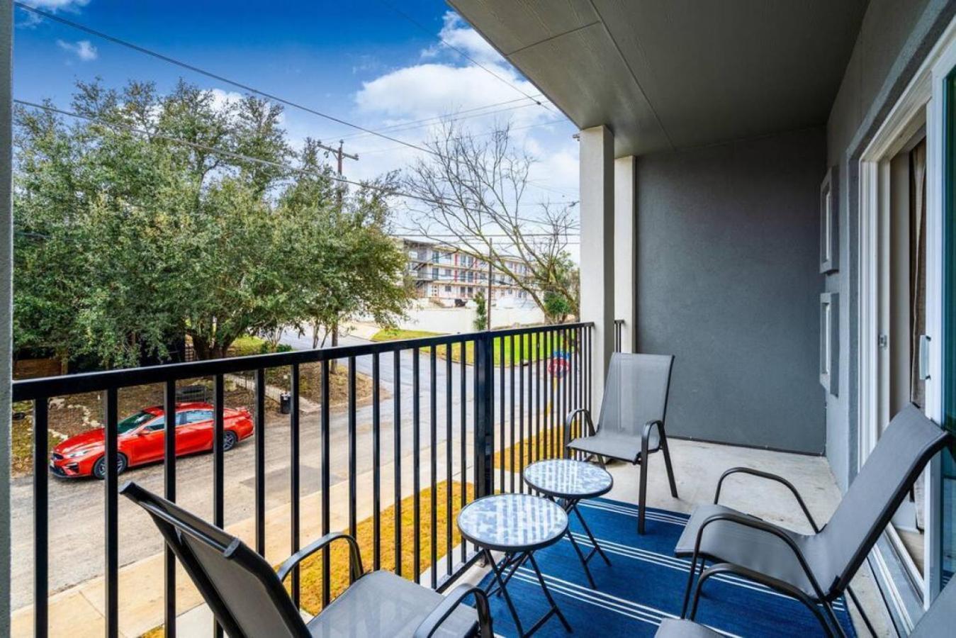 Spacious New Condo! Near Ftsam Houston*alamo*pearl Holiday home *